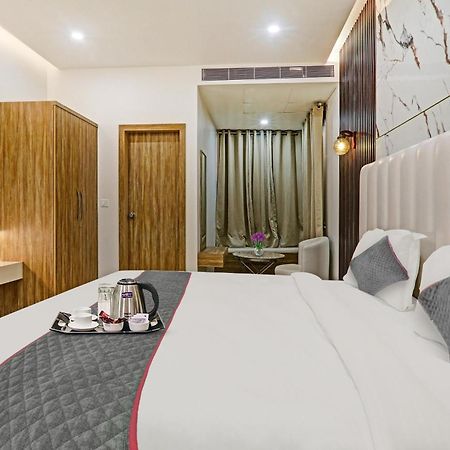 Super Townhouse Hotel Impact Chinhat Ngoại thất bức ảnh