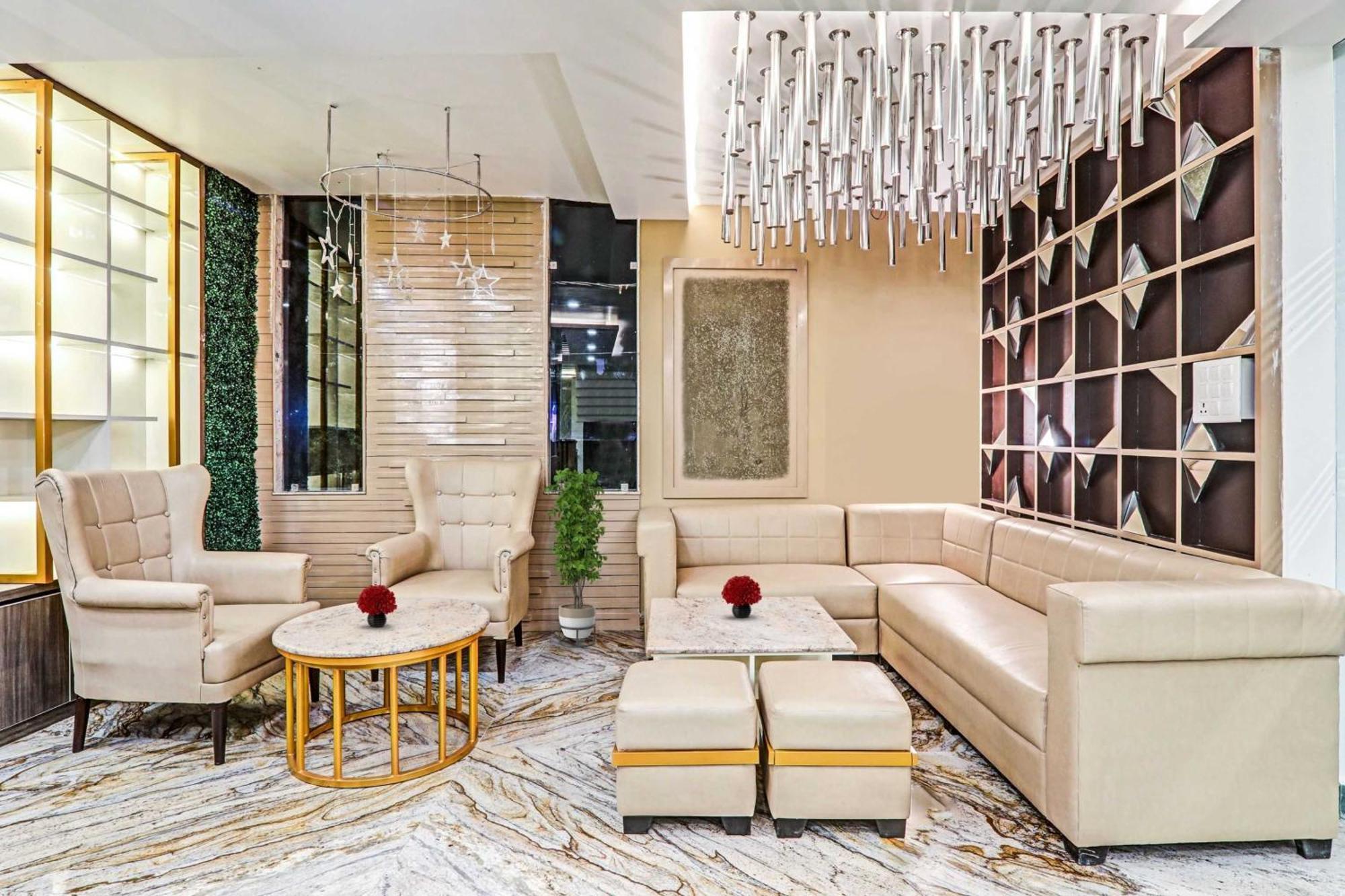 Super Townhouse Hotel Impact Chinhat Ngoại thất bức ảnh