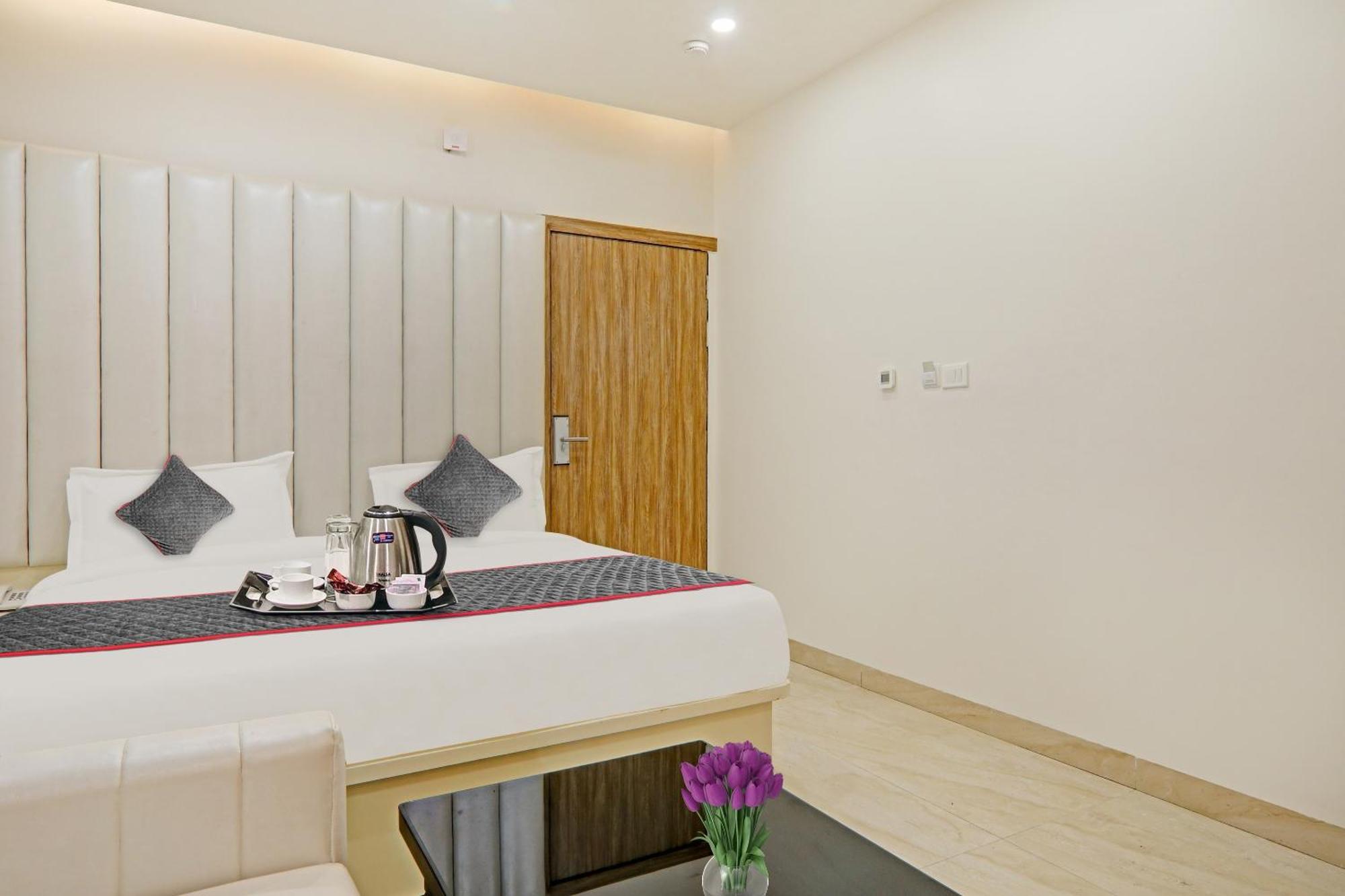 Super Townhouse Hotel Impact Chinhat Ngoại thất bức ảnh