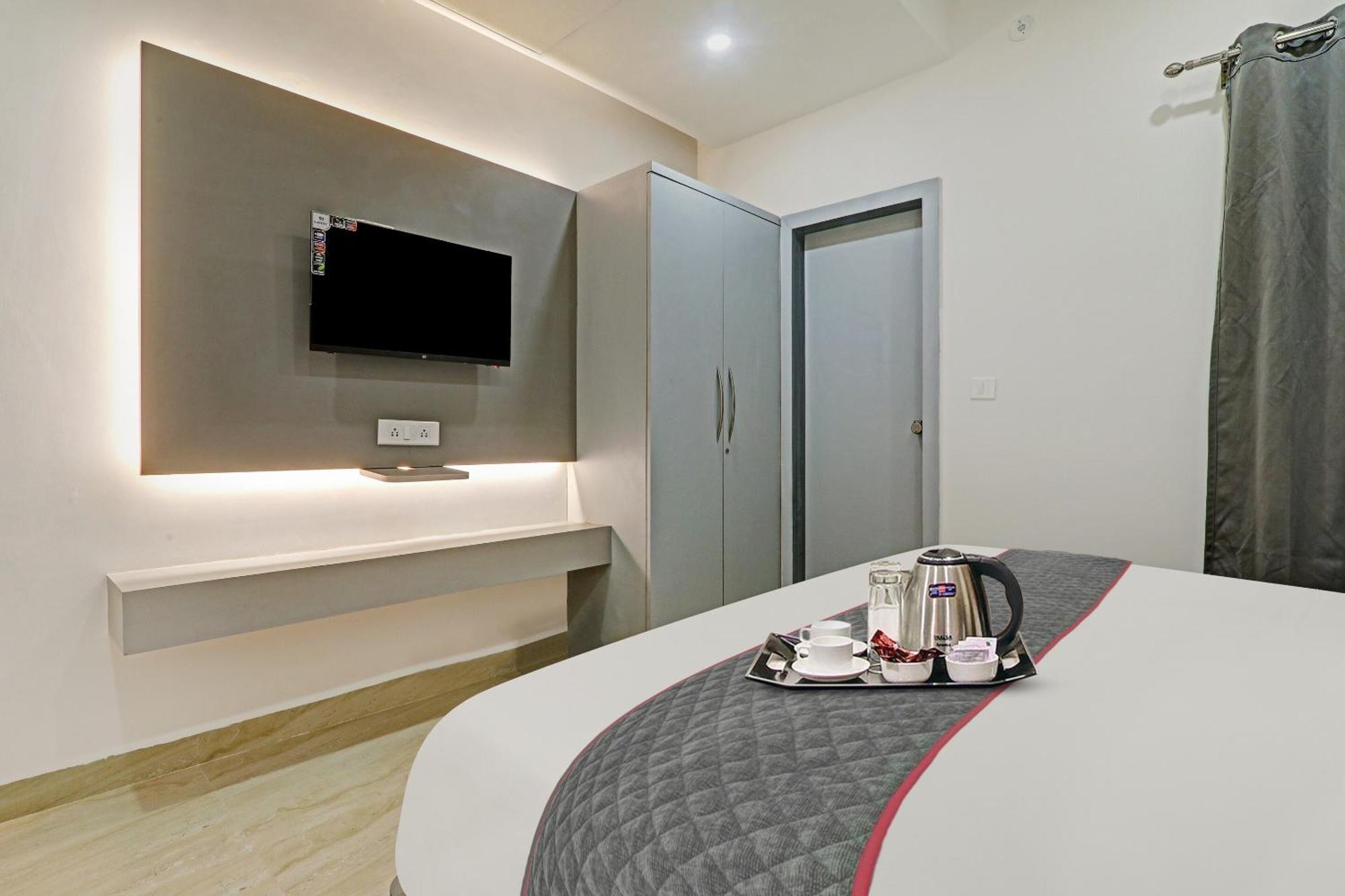 Super Townhouse Hotel Impact Chinhat Ngoại thất bức ảnh