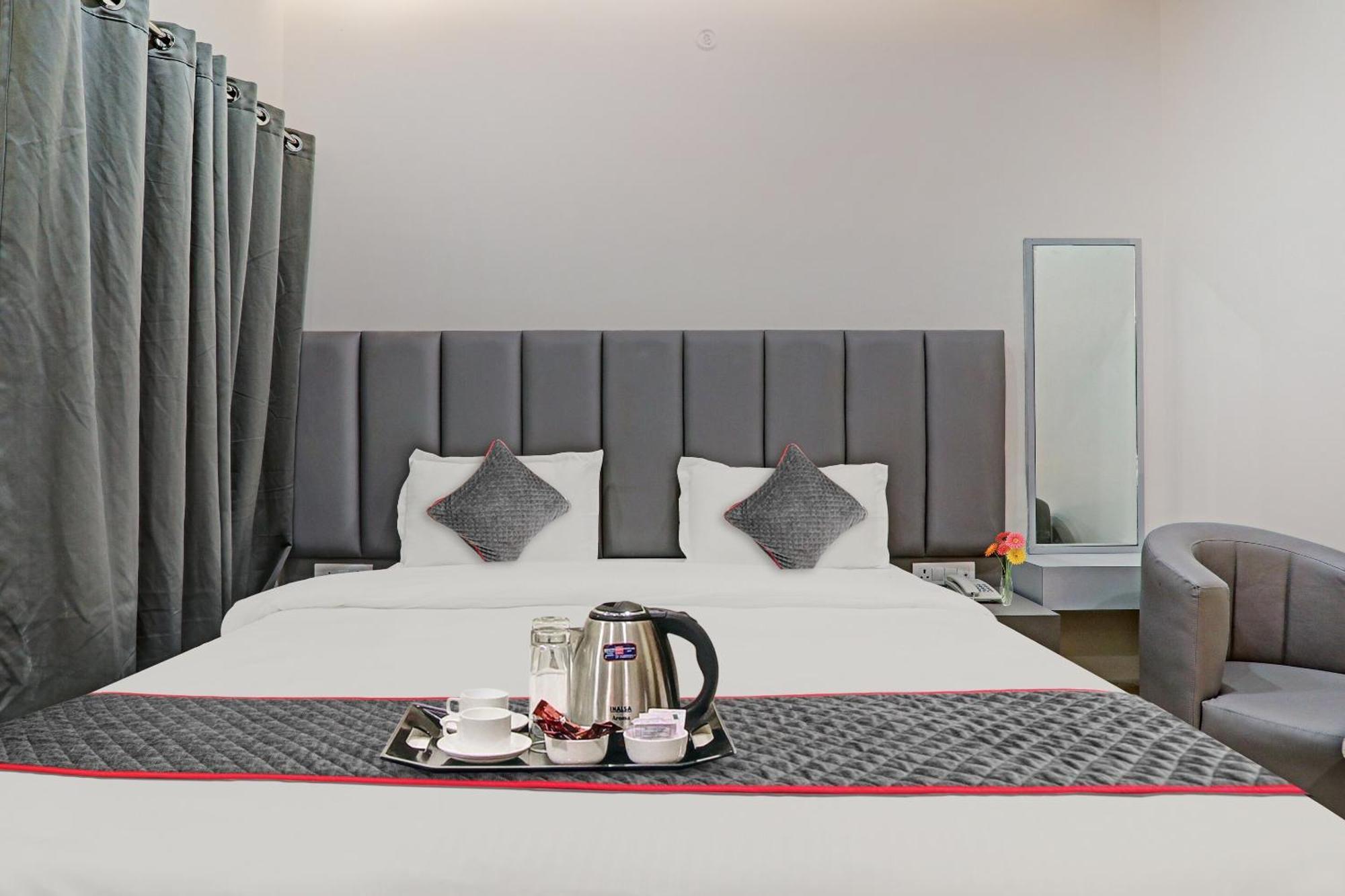 Super Townhouse Hotel Impact Chinhat Ngoại thất bức ảnh