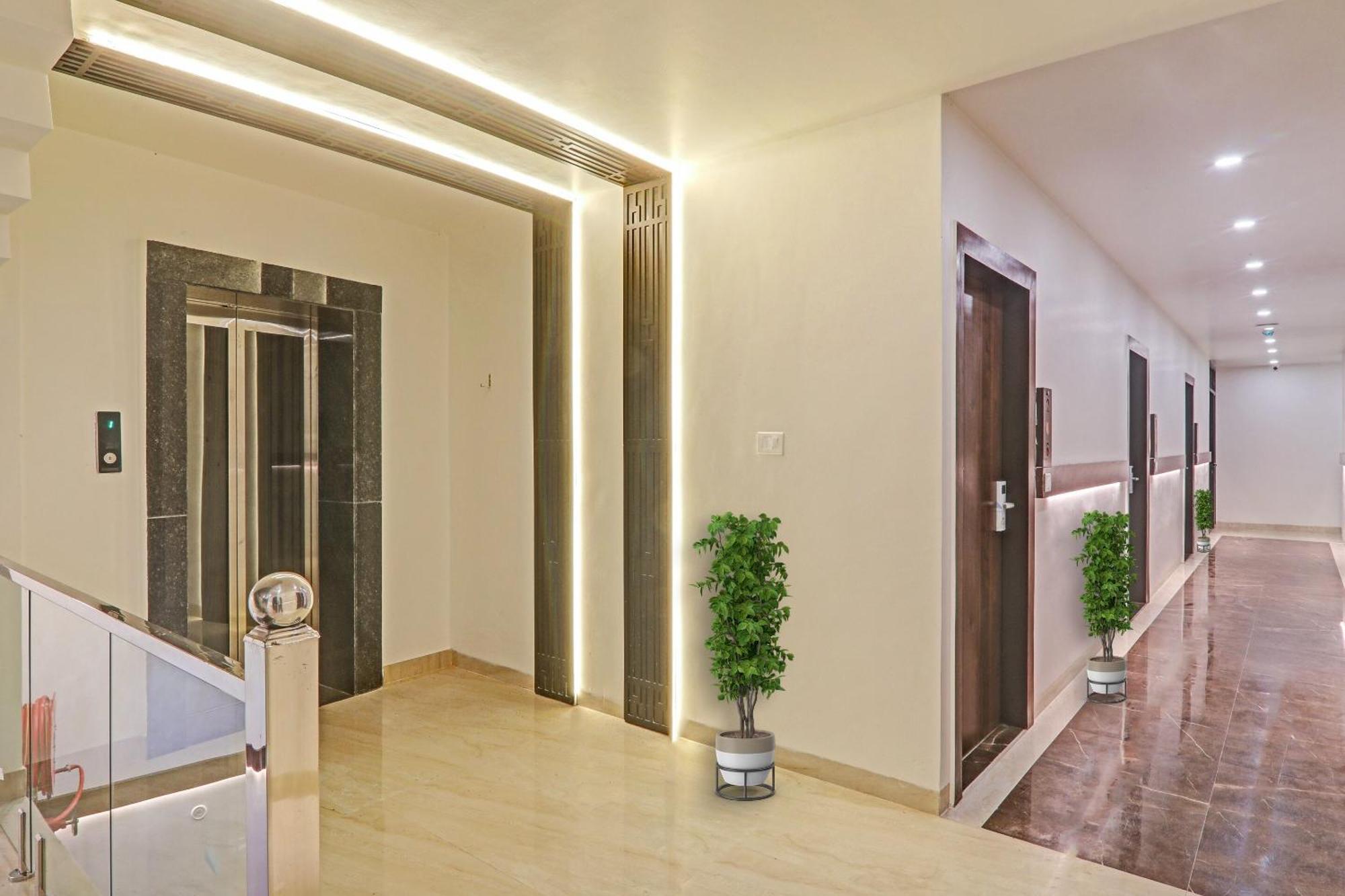 Super Townhouse Hotel Impact Chinhat Ngoại thất bức ảnh