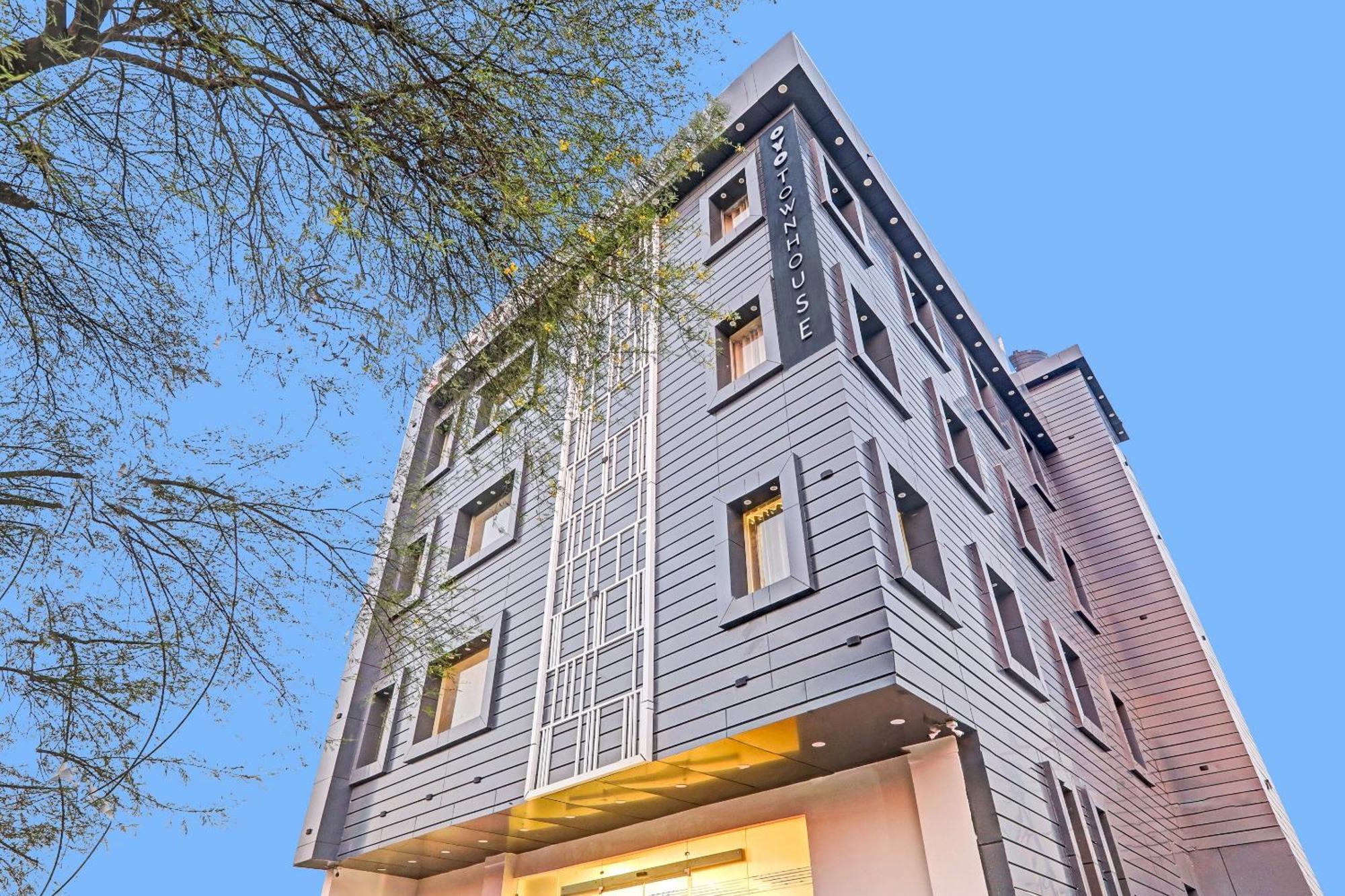 Super Townhouse Hotel Impact Chinhat Ngoại thất bức ảnh